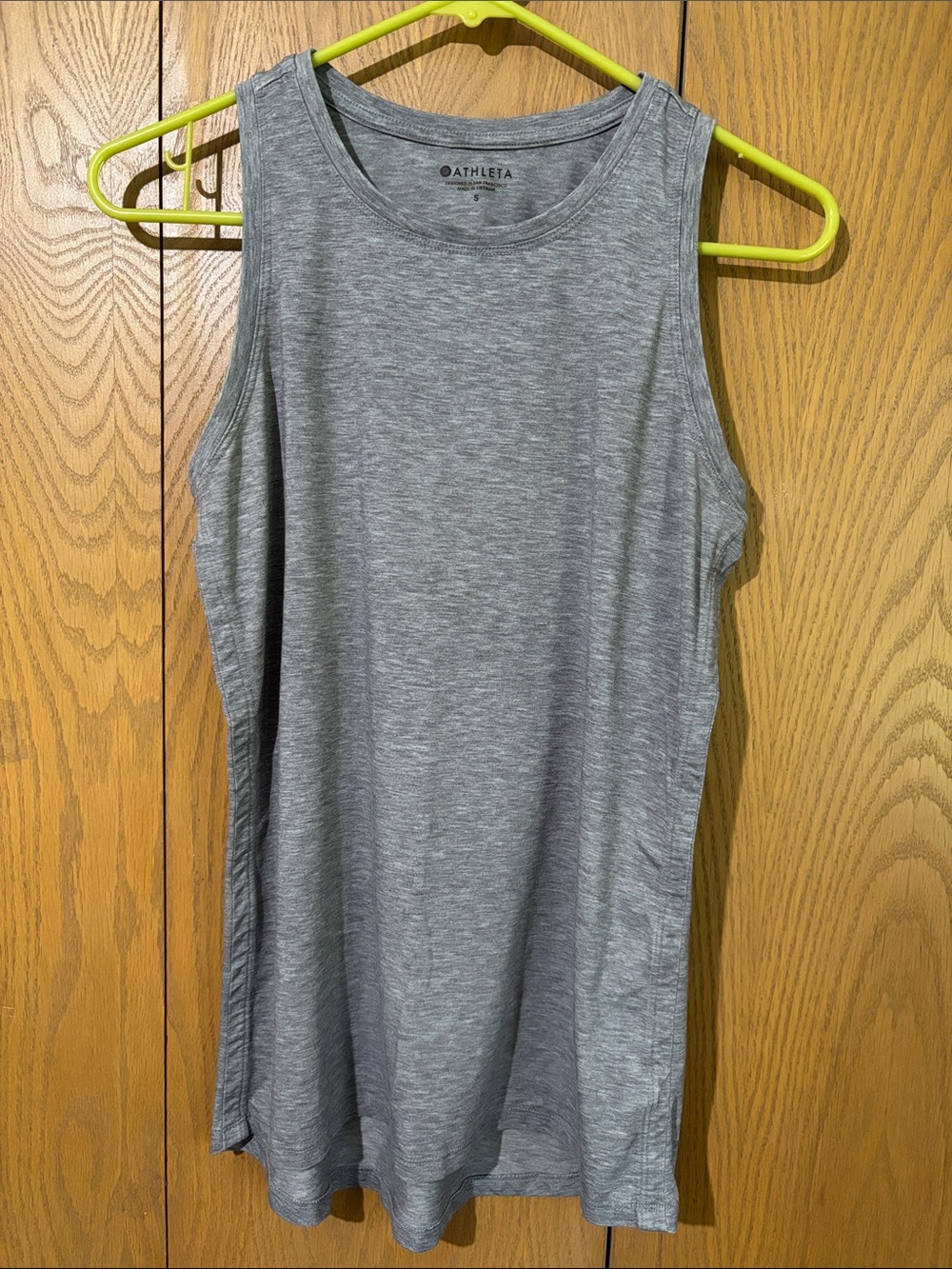 Athleta Gray Sleeveless athletic tank scoop neck curved hem small